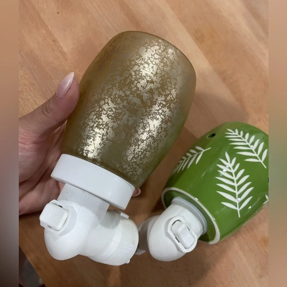 EUC Bundle of 2 Scentsy brand plug ins
